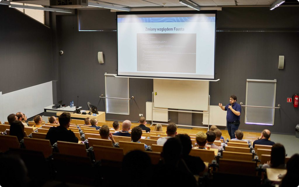 Michał Strześniewski speaking to the audience at the event